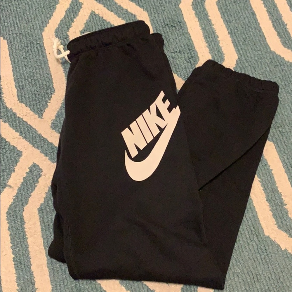 Nike Loose Fit Rally Logo Sweatpants
